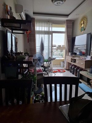 kẹt tiền bàn căn view ban công phòng khách tô ký giá 1.980tr