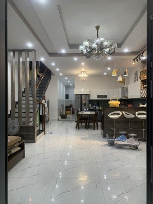 nhà ba tầng tái định cư la bông cần bán.