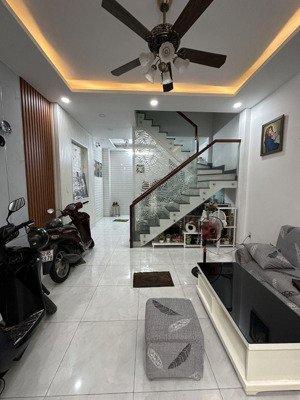 hẻm 4m hoàng văn thụ, nhà 4 tầng mới đẹp. giá 8,9 tỷ