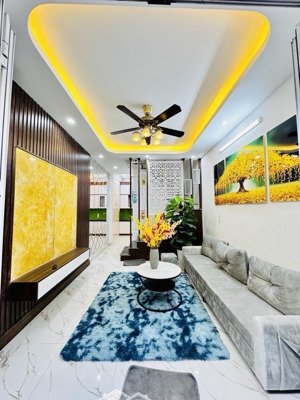 bán nhà thanh lân 33m 5tầng, ô tô đỗ cửa, 1 nhà ra phố, full nội thất mới đẹp, về ở luôn giá 6.2tỷ