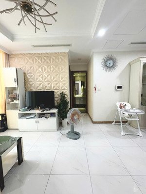 bán căn hộ 2 phòng ngủ, tầng trung view thoáng mát, khu vực yên tĩnh