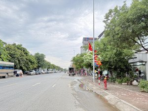 lô góc 3 mặt thoáng - 100m ra cầu nhật tân - kinh doanh đỉnh của chóp