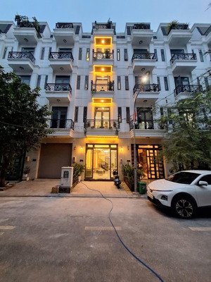 cho thuê nhà nguyên căn 1trệt 4lầu 6pn 7wc hiếm có nhà nhiều phòng như này sát nguyễn oanh gò vấp