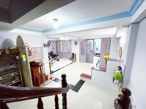 q4 nhà đẹp xh ngủ trong nhà . 2căn đôi n8m . 5tầng btct. không quy hoạch. hoàn công đủ. 15.5 tl