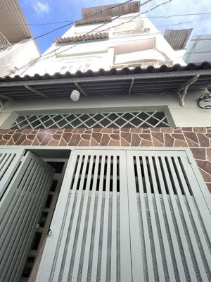 q8 nhà đẹp giá mềm . nhĩnh 6đ xíu tl . nhà 51m2 sổ n 4.2m hoàn công đủ 4tầng btct. kdc dân trí cao