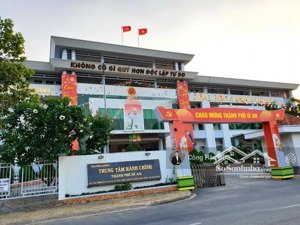 bán căn góc nhà hoàn công 3 tầng khu tthc dĩ an. dt: 126m2. full thổ. đường 10m. giá ngợp: 11.5 tỷ