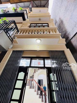 giá đầu tư - vị trí cực đẹp - 20m ra mặt ngõ 211 - vài bước chân ra hồ - 2 thoáng trước sau