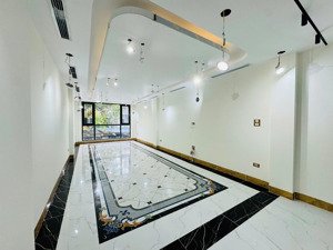 nhỉnh 20 tỷ, nhà mới 7tầng, thang máy, full nội thất, vỉa hè, nhiều ôtô tránh, kinh doanh tuyệt vời