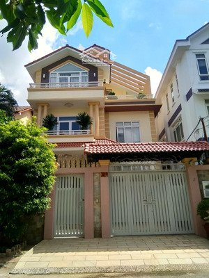 cần bán gấp biệt thự 2 lầu hxh 10m đường dương quảng hàm, p6, gv. dt 7.5x20m. giá chỉ 16.5 tỷ