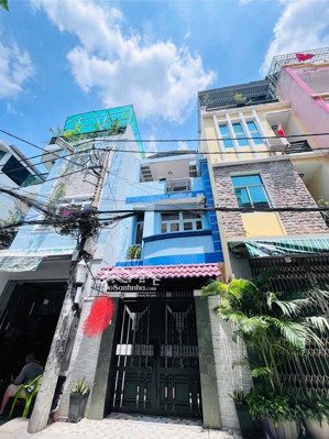 nhà vuông vức - đường xung quanh xe hơi tránh - giá 9tỷ thương lượng - dt 4x13 - cn 52m2