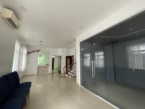 cho thuê nguyên căn mặt tiền trần hưng đạo, p2, q5 dt: 8x15 3 lầu giá: 35 triệu