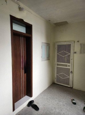 bán căn hộ tập thể nguyễn ngọc doãn đống đa. căn hộ tầng 4 căn góc 2 mặt thoáng dt 100m2 3 pn 2 vs