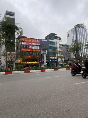 sat hồ tây- mặt phố văn cao - quần ngựa - giá cực tốt - kinh doanh - vỉa hè - phố hiếm nhà bán