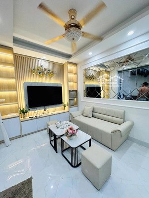 bán nhà căn góc 2 mặt thoáng trung kính, diện tích 60m2 x 5 tầng, vị trí siêu đẹp, thông các ngõ