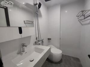 Bán nhà Văn Chương gần phố gần hồ nhà mới koong 2 thoáng 43m 6 tầng thang máy giá 9.3 tỷ .