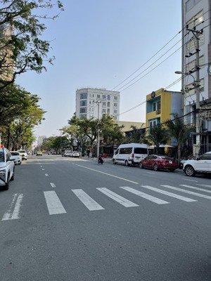 cần bán đất đường hà kỳ ngộ. đường 15m vỉa hè 7.5m. cách biển vài bước 250m