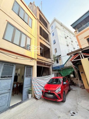 bán nhà giang biên 38m2 mặt tiền 4m