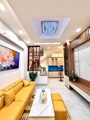 hiếm! bán nhà ở ngay khương trung 31m 5 tầng, ngõ thông, ô tô lùi cửa, giá 7.1 tỷ. lh 