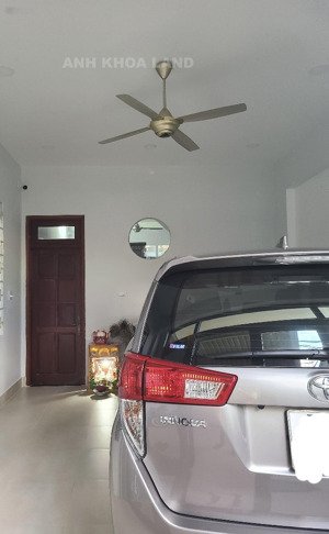 xe hơi ngủ trong nhà 1 trệt, 1 lầu, sân thương, 109m2 ngang 5.6m, gần chợ thủ đức, giá chỉ 9.8 tỷ