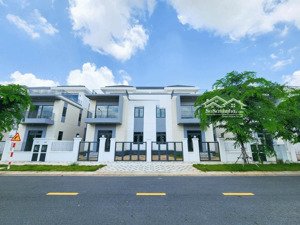 nhà phố 8x20m the suite, đường thông , gần clubhouse, gần sông, giá chỉ 8,2 tỷ toàn giá, nhà sẵn.