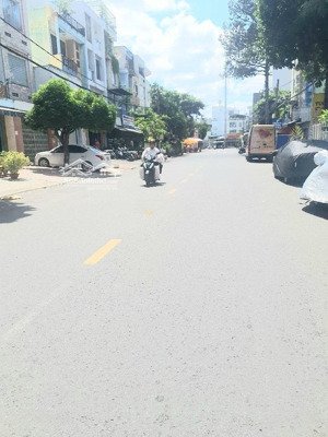 12 tỷ thương lượng ,bán nhà mặt tiền 4 tầng kinh doanh, dt: ngan 4,5 mét - dài 18 mét