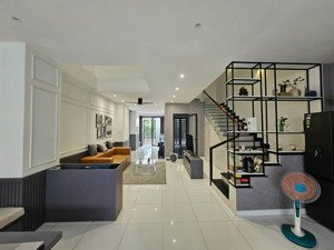 nhà đẹp mới tinh 3lầu full nội thất xịn, gara oto, ngay đỗ xuân hợp, liên phường, quận 9