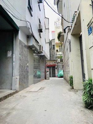 bán nhà đẹp trung tâm cầu giấy -5 tầng ngõ thông kinh doanh-nội thất sang xịn -gần phố -nhỉnh 13 tỷ