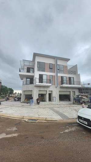 nhà phố 1 trệt 2 lầu tại thành phố mới - hồ chí minh