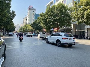 nhà phân lô, thoáng sáng
cách 10m ra ô tô tránh đỗ
đường thông các ngả
dt 50m xây 4 tầng 11.5 tỷ