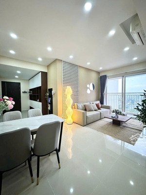 cần bán cc res 3 dt 71m2 2pn 2wc full nt giá chỉ 3,3 tỷ lh hân