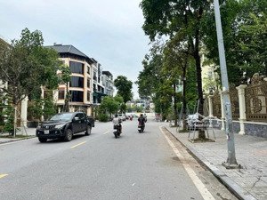 biệt thự mặt phố văn phú, mặt tiền 13m, vị trí ngã 3, sống đẳng cấp, kinh doanh đỉnh