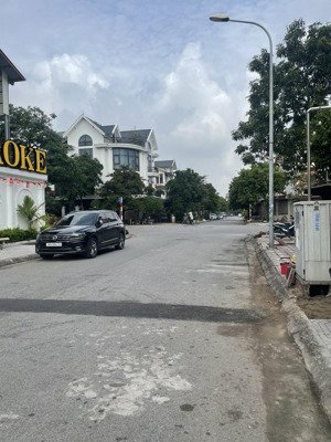 cần bán 136m2 đất 31ha thị trấn trâu quỳ giá 135tr/m2