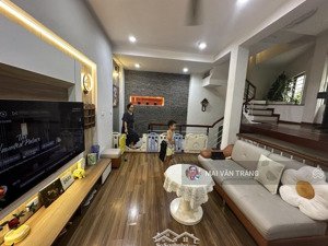 bán nhà mễ trì hạ từ liêm, lô góc 3 thoáng, dân xây 40mx5t, ngõ thông ô tô qua nhà, sát phố-7.9 tỷ