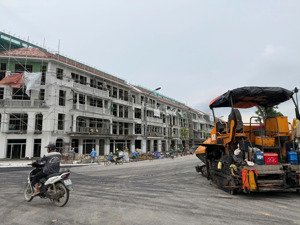 liền kề đối diện công viên giá tốt - chiết khấu cao - cho vay dài. liên hệ 