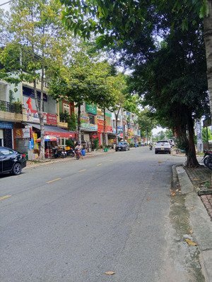 bán nhà mặt tiền kinh doanh - đông hòa - dĩ an - bình dương. diện tích: 104m (6,3m x 16.5m) kết