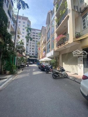 chuẩn nhà dân xây- cực đẹp, chắc chắn- phân lô 3 oto tránh - 3 bước ra lê trọng tấn - 100m2 - 27 ty