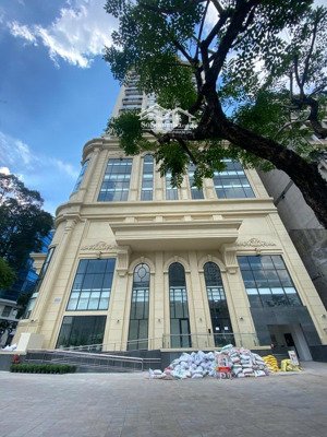 - địa chỉ : mặt tiền hồ tùng mậu ngay bitexco