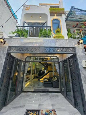 cho thuê gấp nhà 1 trệt 2 lầu, dt ngang 4.5x16m - trung tâm quận 1 - giá thuê chỉ 30 triệu