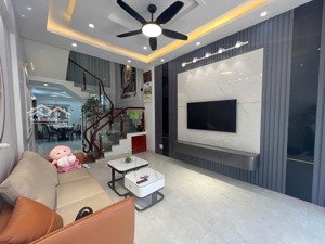 cho thuê nhà nguyên căn full nội thất ô tô đỗ cửa, gần văn cao