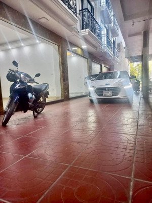 kim giang - 6 tầng thang máy - 40m2 - ô tô vào nhà - cách mặt phố 15m