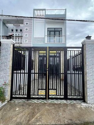 giá 2 tỷ 150 chủ hạ thêm 400 triệu nữa bán gấp nhà sát ubnd xã vlb, nhà cho thuê 11 triệu/tháng