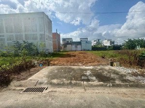 bán lô đất đối diện ubnd long xuyên, 120m2/550tr, shr, đất full thổ tại đ. trần hoàng diệu, mỹ hòa.