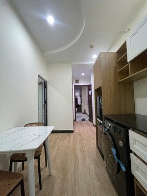 cho thuê căn hộ mini/ tách bếp/ ban công tại công viên làng hoa.