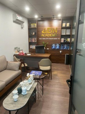 cho thuê tầng 8 tòa văn phòng mặt phố trần thái tông, cầu giấy, 250m2 thông sàn