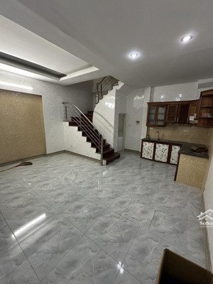 bán nhà vĩnh hưng ,lô góc nhà dân xây 30.5m2*4tầng cách trường cấp 2 vĩnh hưng 5phút giá 4,699 tỷ