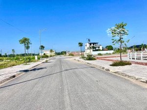 cần bán lô đât gần cầu nhật tân