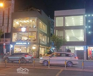 bán gấp tòa nhà góc 2mt siêu vị trí nguyễn văn trỗi ,q.pn -120m2(7x19)-4 tầng thuê 200 tr-gía 50 tỷ