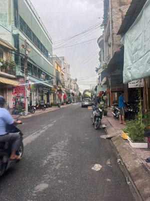 bán nhà mặt phố tại phường bình hòa, thuận an, bình dương 4,5 tỷ, 147,8 m2, view đẹp, chính chủ