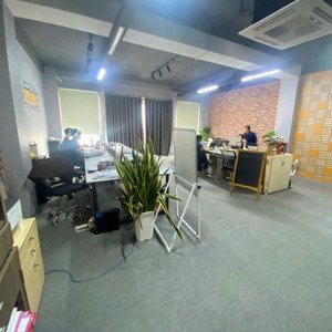[sang lại] văn phòng 90m2 đinh thị thi (vạn phúc city) - full nội thất, giá chỉ 11 triệu/tháng