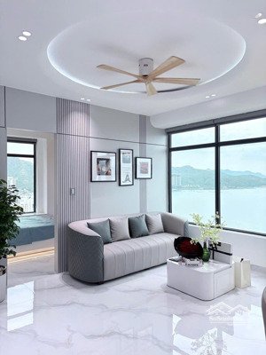 căn hộ view trực diện biển căn góc nội thất cao cấp các phòng đều ngắm được biển
